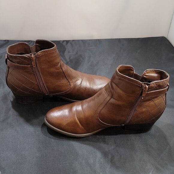 UNISA POINTED TOE WOMEN"S ZIP CLOSURE BLOCK HEEL BOOT - Picture 10 of 16